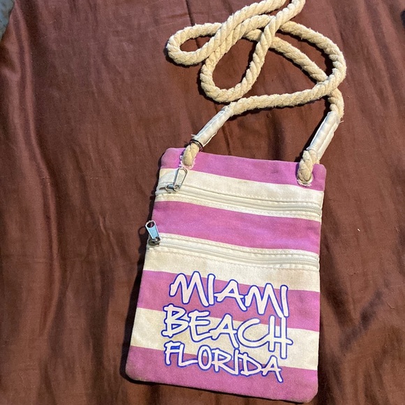 Cross Body Bag by GetaGadget Brand. GUC! - Picture 5 of 16